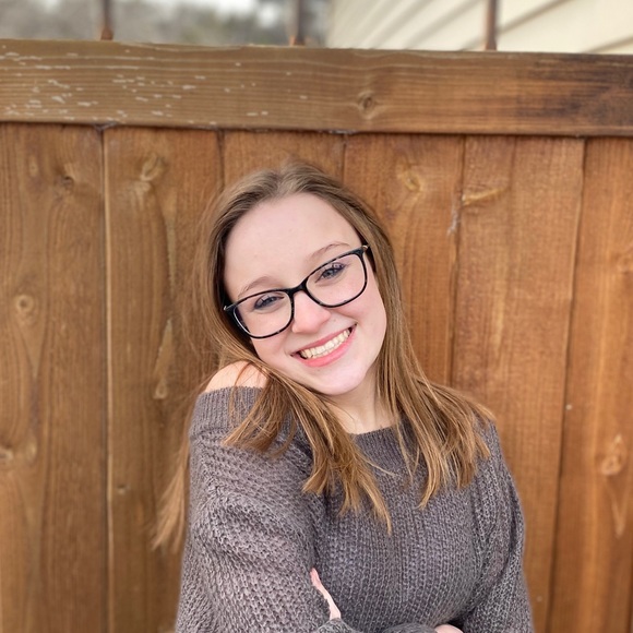 Profile Picture of Mikayla Nocchi (@mikaylanocchi) on Poshmark