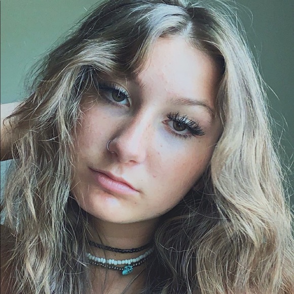 Profile Picture of Chaynee Carter (@zaynecarter21) on Poshmark