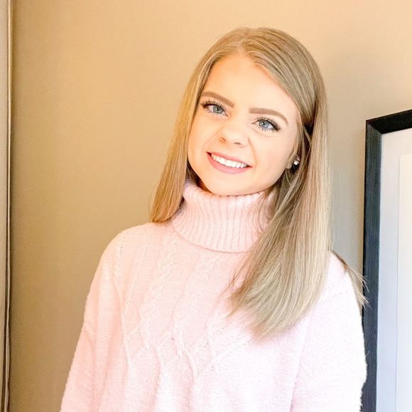 Profile Picture of Crystal Bragg (@crystalbragg) on Poshmark