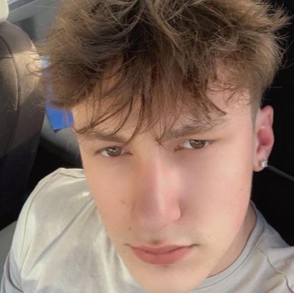 Profile Picture of Alex Hartman (@alexhartman116) on Poshmark