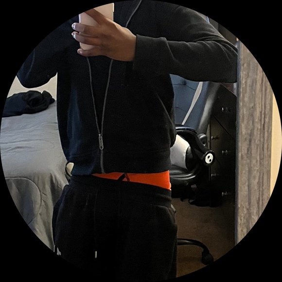 Profile Picture of Lani Lani (@kelaniseabrook) on Poshmark