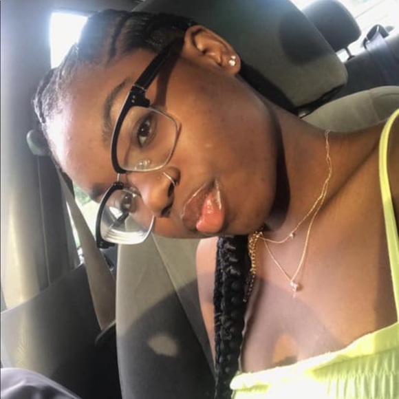 Profile Picture of Sequoia Smith (@sequoiasmith) on Poshmark