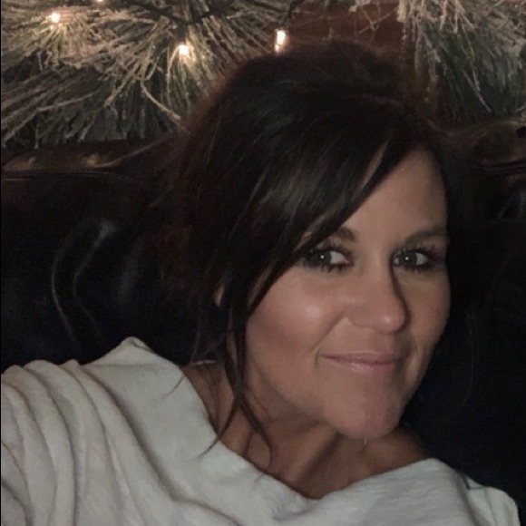 Profile Picture of Devin Shaw (@devinshaw0718) on Poshmark