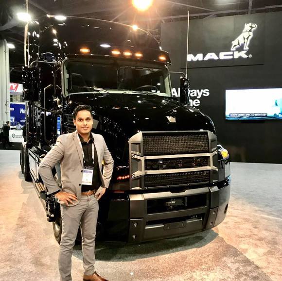 Profile Picture of Dinesh Shetty (@dineshshetty) on Poshmark