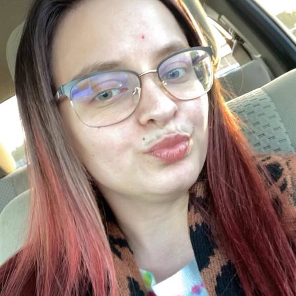 Profile Picture of Allison Sodek (@allisonsodek) on Poshmark