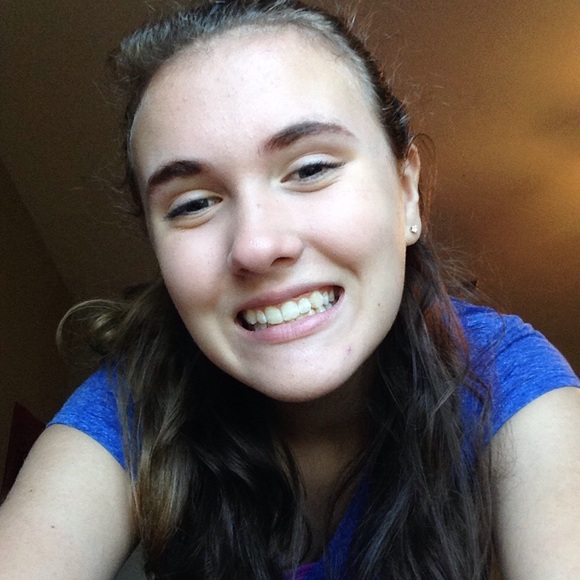 Profile Picture of Melanie Bisbee (@melbiz) on Poshmark