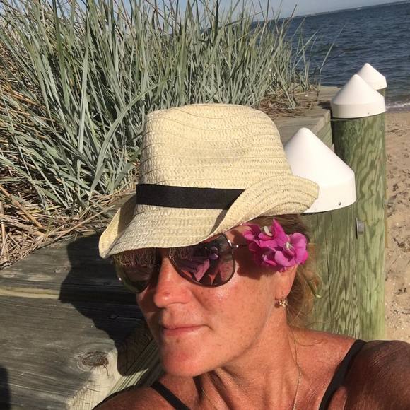 Profile Picture of Jennifer Rudolph (@jendonrudolph) on Poshmark