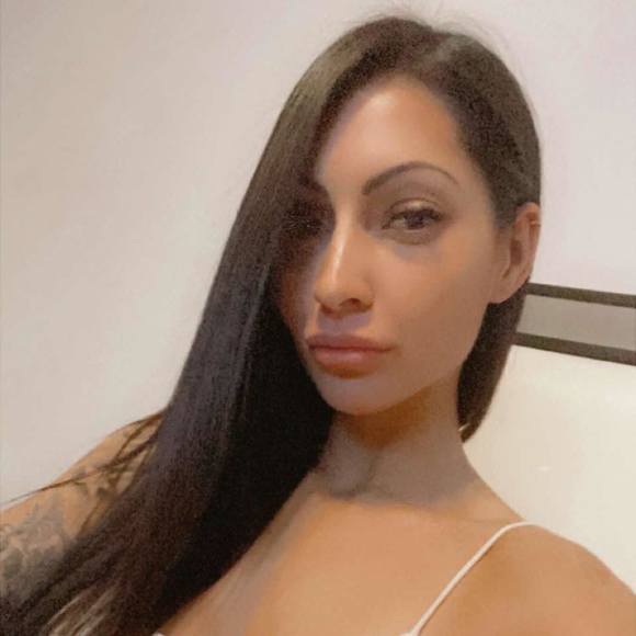 Profile Picture of Audrey-anne Rathé (@audrey0909) on Poshmark