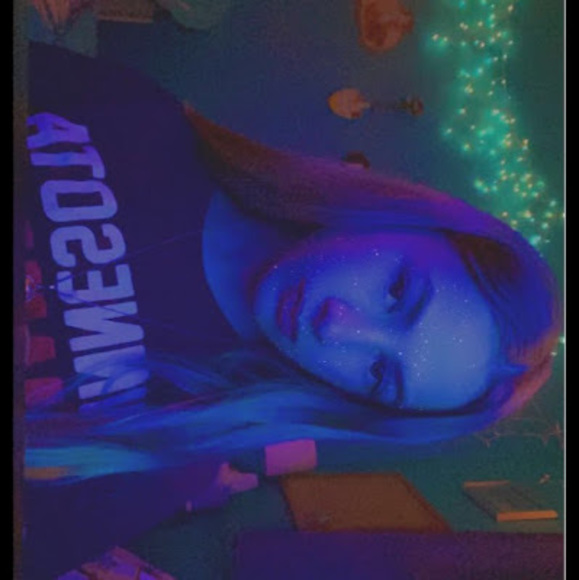 Autumn Lindemoen - Poshmark Profile Picture of Autumn Lindemoen (@alindemoen1) on Poshmark