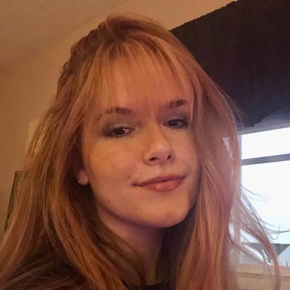 Profile Picture of Alli Ketterer (@allisonlaine6) on Poshmark