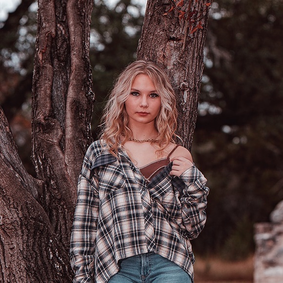 Profile Picture of Zoe Carpentier (@zoecarpentier) on Poshmark