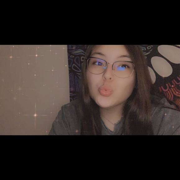 Profile Picture of Marina Lopez (@ayeitsmarinaa) on Poshmark