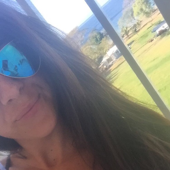 Profile Picture of Alicia Imbriano (@alicia1516) on Poshmark
