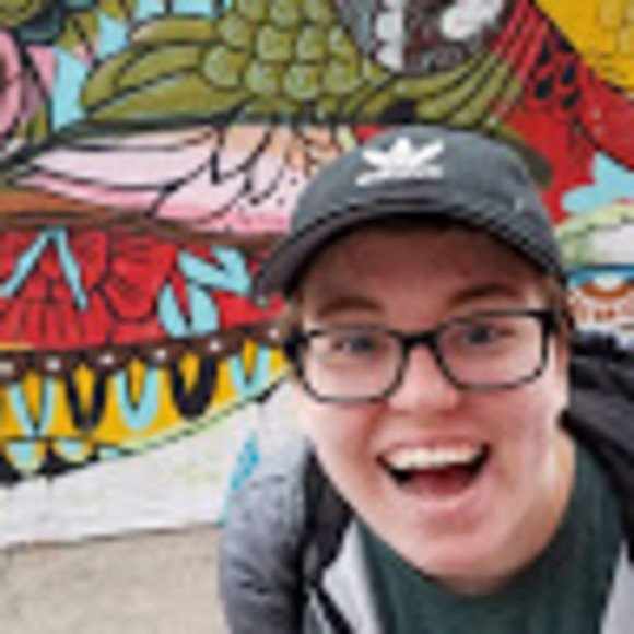 Profile Picture of Sam Gray (@sgray177) on Poshmark