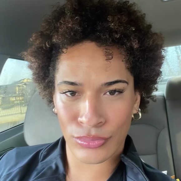 Profile Picture of Mishaun Monroe (@mishaun19) on Poshmark