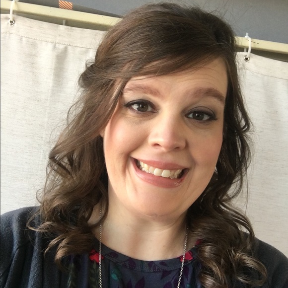 Kristen Elsinger - Poshmark Profile Picture of Kristen Elsinger (@k10racer) on Poshmark