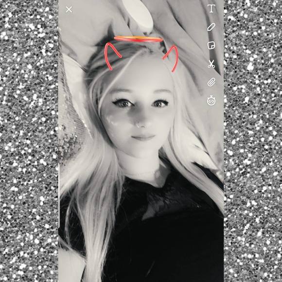 Profile Picture of Kimberlee Labbe (@cutexkimmy) on Poshmark