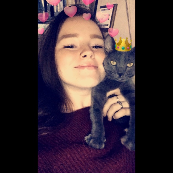 Profile Picture of Kaylee Rae (@kayleecastaneda) on Poshmark