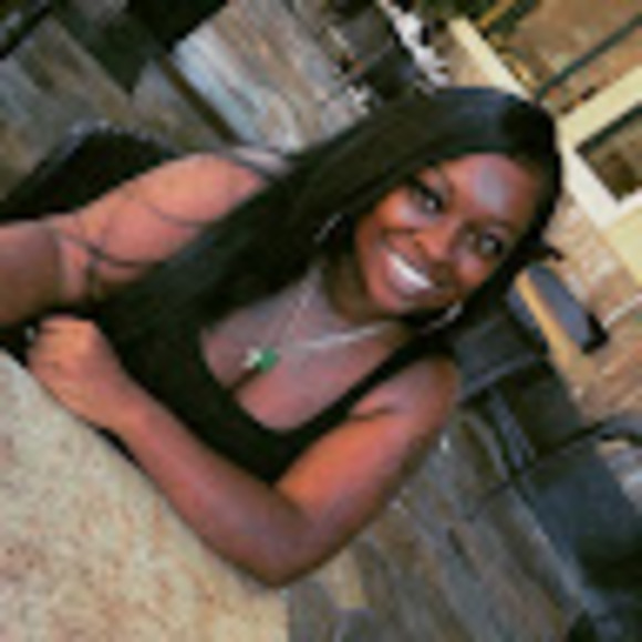 Profile Picture of Tia Gillard (@tiagillard12) on Poshmark