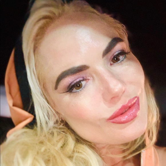 Profile Picture of Jocelyn Beavan (@jocelyn_beavan) on Poshmark