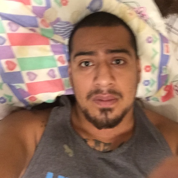 Profile Picture of Damian Girin (@damiang13) on Poshmark