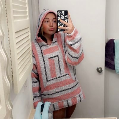 Profile Picture of Nadia Smlatic (@nadiasmlatic) on Twitter
