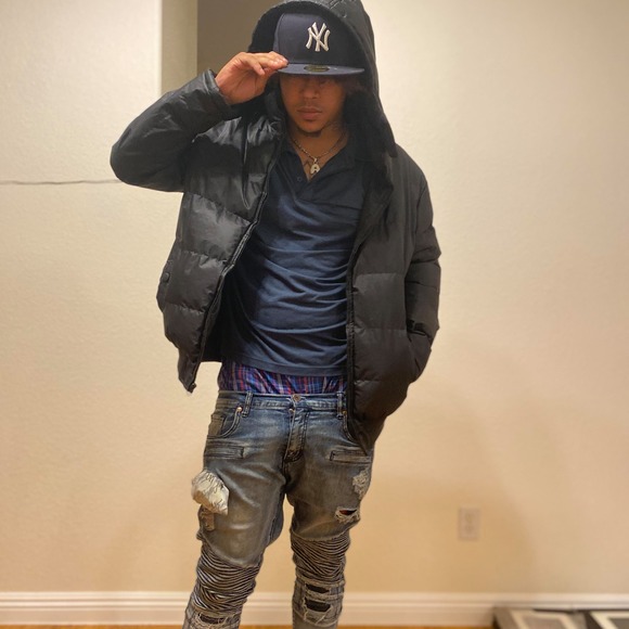 Profile Picture of Alex Caba (@alex_13dj) on Poshmark