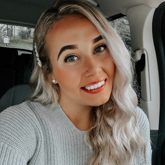 Profile Picture of Heidi Kretchmer (@heidi_kretchmer) on Poshmark