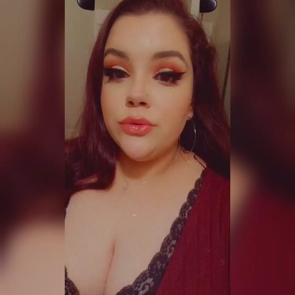 Profile Picture of Hannah Lara (@hannahlara99) on Poshmark