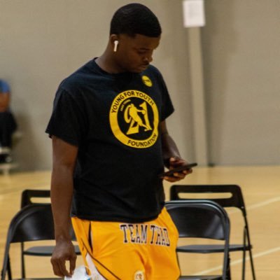 Profile Picture of AJ Thomas (@mr_buckets5) on Twitter