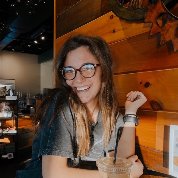 Profile Picture of Taryn Meyer (@taryn_meyer) on Poshmark