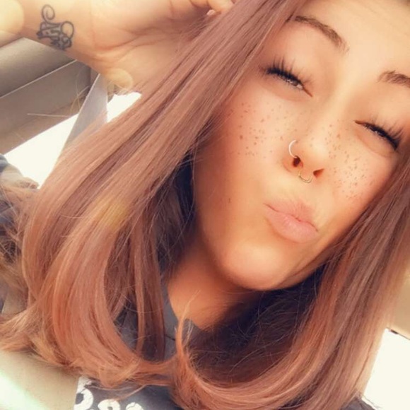 Profile Picture of Lacey Nicholas (@laceynicholas42) on Poshmark