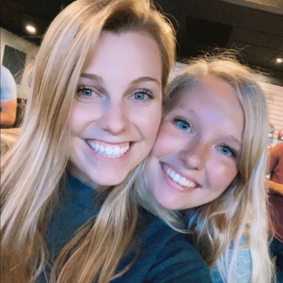 Profile Picture of Lauren Krzeminski (@l_krzeminski) on Poshmark