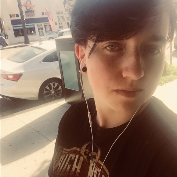 Profile Picture of Sophia Avgeris (@sa_style) on Poshmark