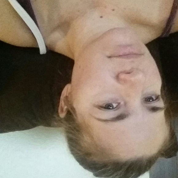 Profile Picture of Crystal Schlaht (@cschlaht19) on Poshmark