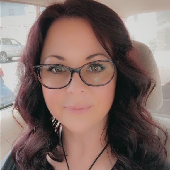 Profile Picture of Renee Lindsey (@missy1593) on Poshmark