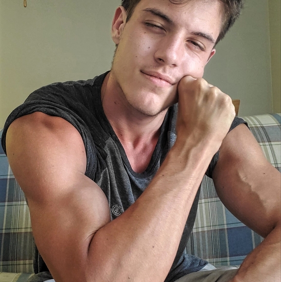 Profile Picture of Geoff Cook (@geoffccook) on Poshmark