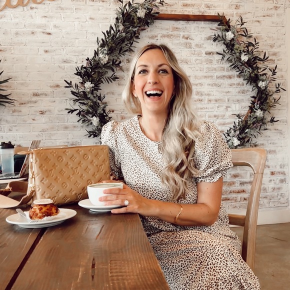 Profile Picture of Candice Renee (@thismamaloves) on Poshmark