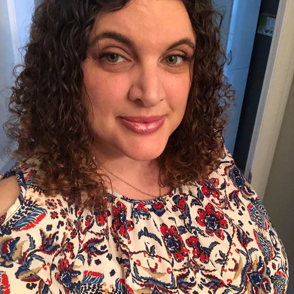 Profile Picture of Courtney Sladden (@courtneysladden) on Poshmark