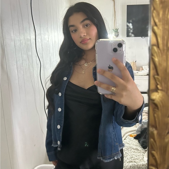 Profile Picture of Iris Corral (@iriscorral2009) on Poshmark