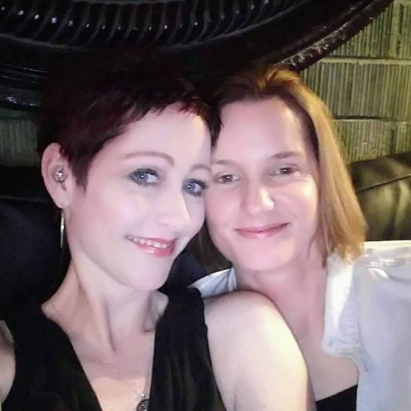 Profile Picture of Tonya Hautzinger (@thautzinger) on Poshmark