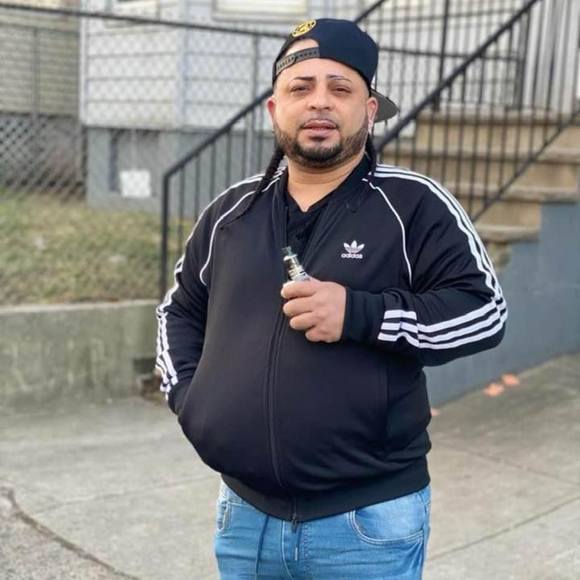 Profile Picture of Luis Estrella (@le675736) on Poshmark