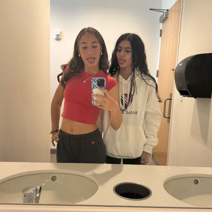 Profile Picture of carlyfinno (@carlyfinno) on Tiktok