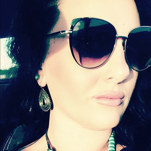 Profile Picture of Taylor Mulkins (@taylormulkins) on Poshmark
