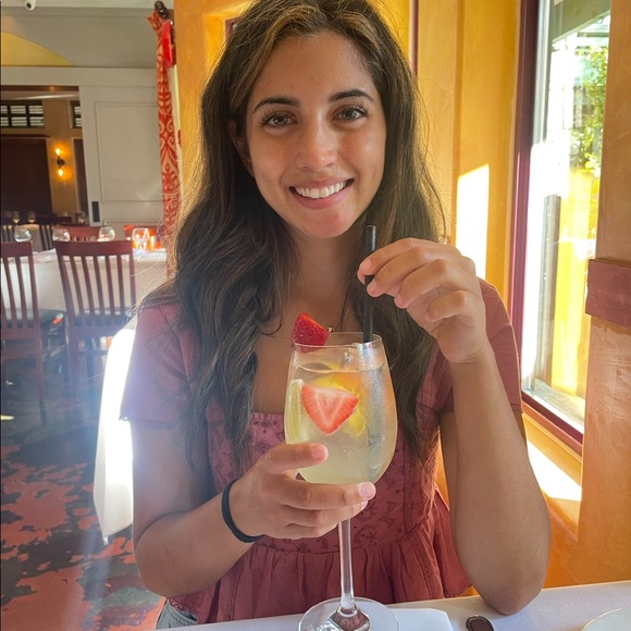 Profile Picture of Alex Faniadis (@afaniadis) on Poshmark