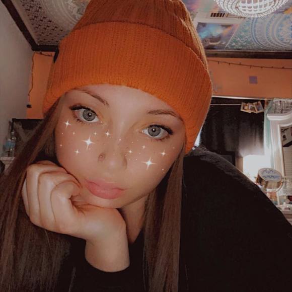 Profile Picture of Claudia Corchado (@claudiacorchado) on Poshmark