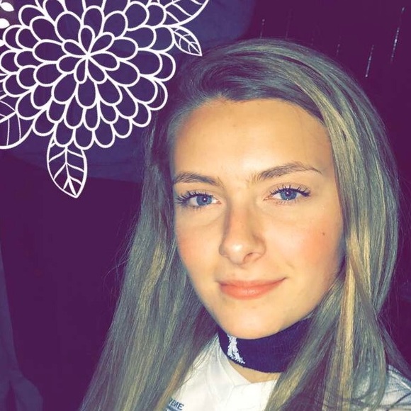 Profile Picture of Sofia Andersson (@anderssons22) on Poshmark