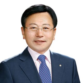 Profile Picture of Yonghan Kim (@yonghan.kim.585) on Facebook