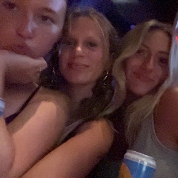 Profile Picture of Carly Obrien (@carlyobrien883) on Poshmark