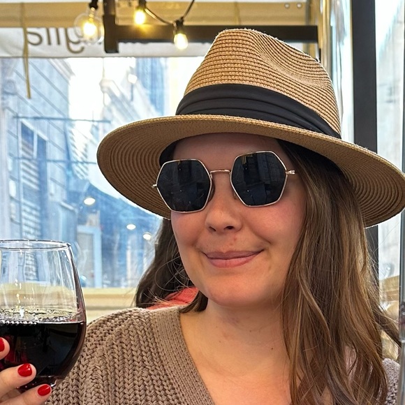 Profile Picture of Kate Schrand (@kbillberry) on Poshmark